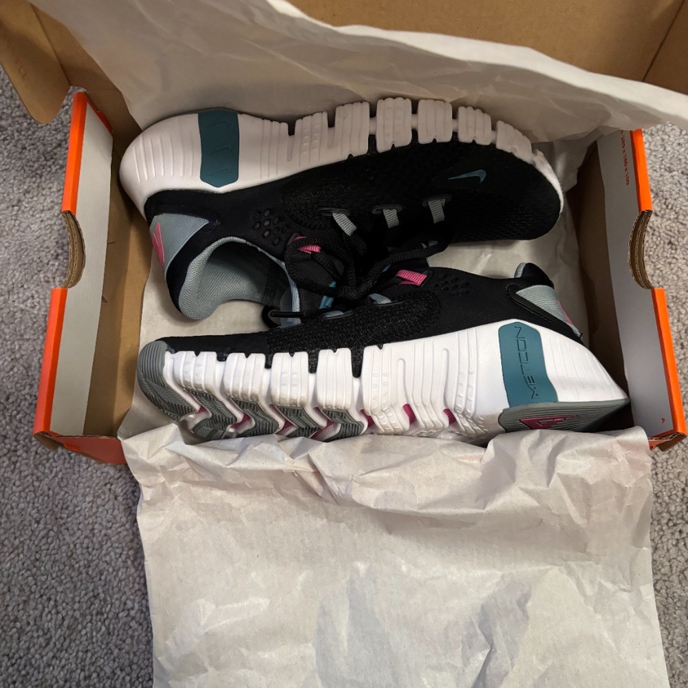 WOMEN'S NIKE FREE METCON 4 TRAINING SHOES - Picture 6 of 8